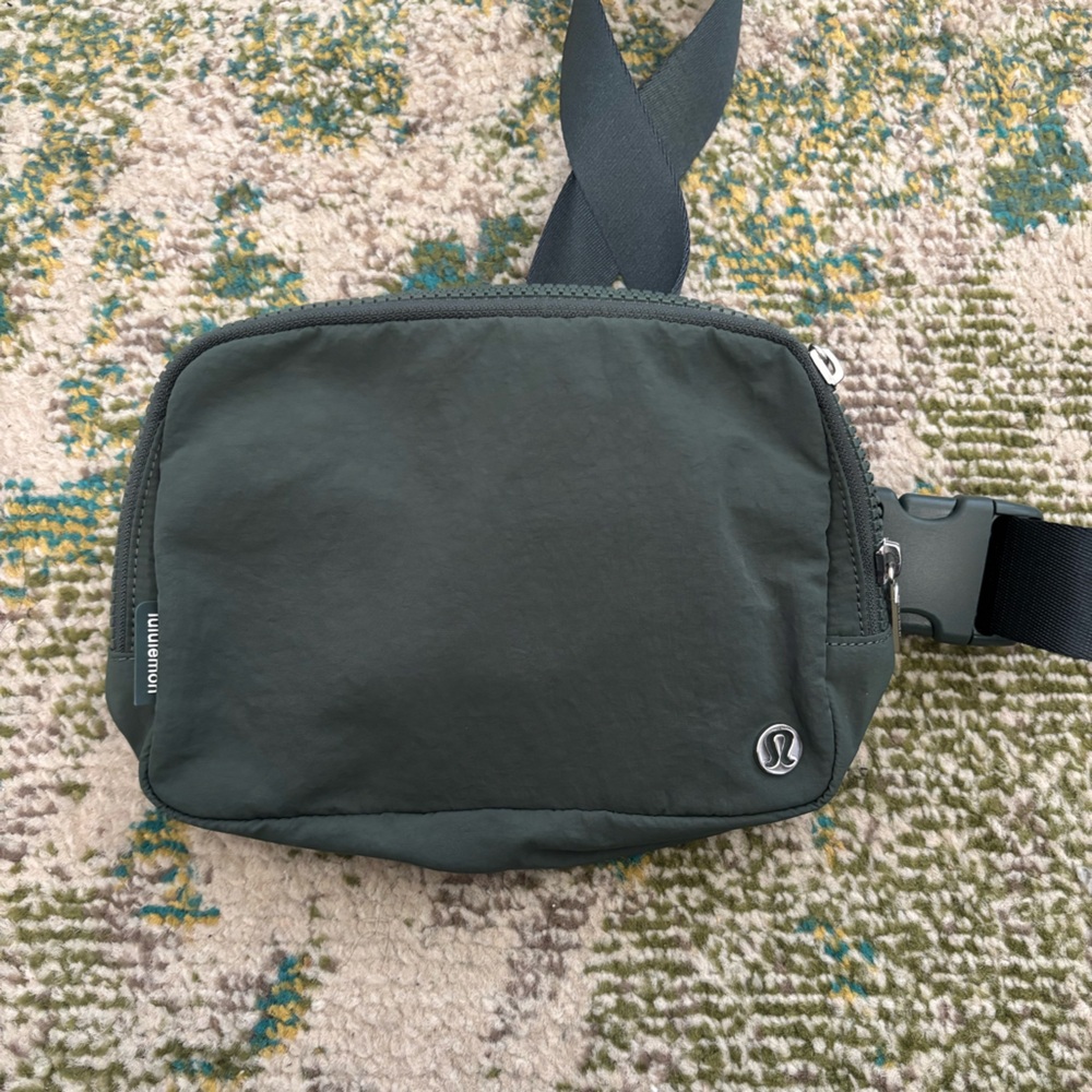 Lululemon 2L Belt Bag - Green